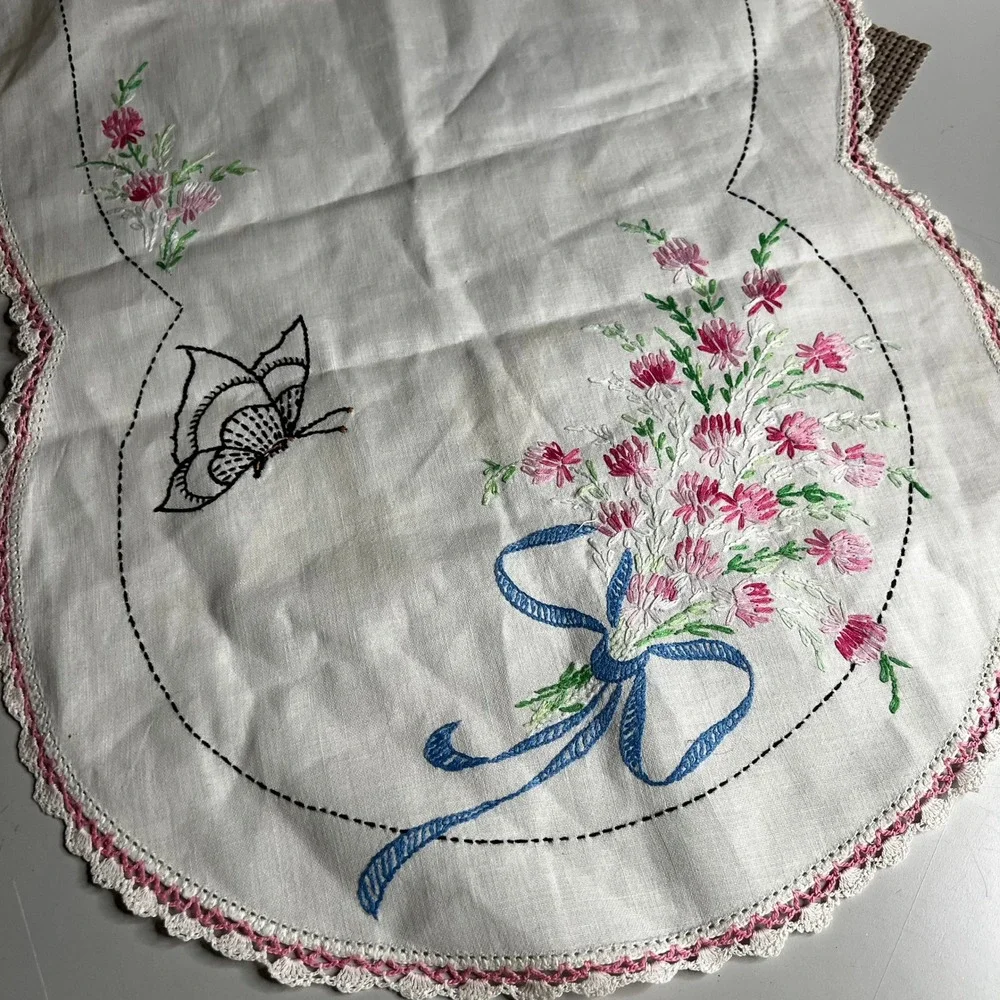 Vintage Hand Embroidered Table Runner Floral Butterfly Pink Crochet Lace 34x13.5
